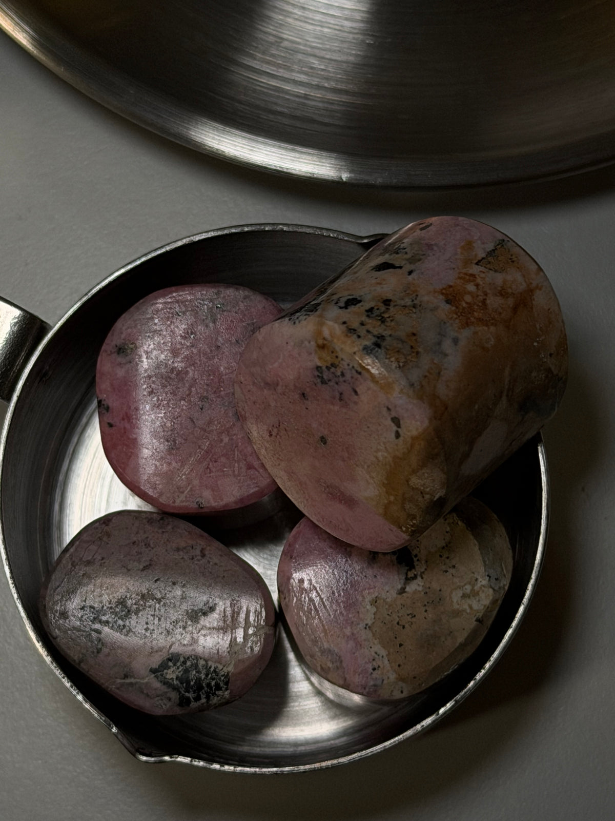 RHODONITE — หินแห่งการเยียวยาหัวใจ