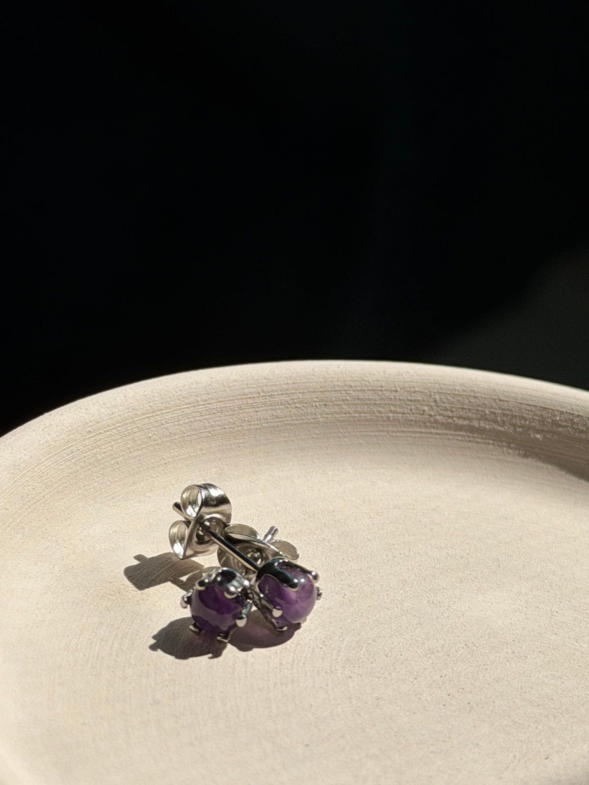 ต่างหูอเมทิสต์ธรรมชาติ | Amethyst Crystal Earrings