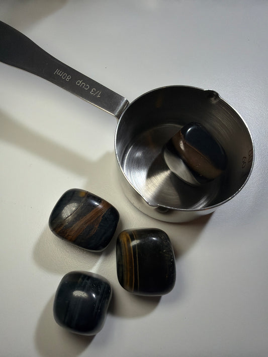 BLUE TIGER EYE — หินแห่งความกล้าและการมองเห็นโอกาส