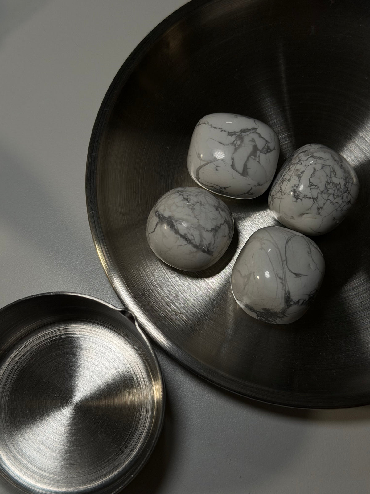 HOWLITE — หินแห่งความสงบและการปล่อยวาง