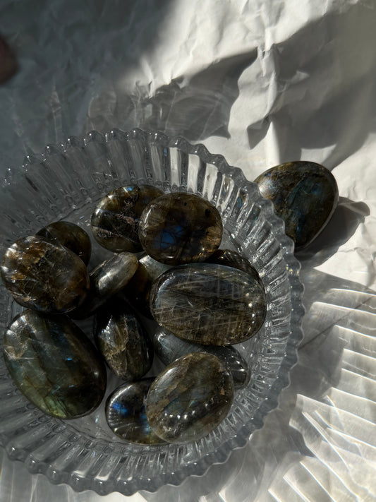 ลาบราโดไรต์ - Labradorite