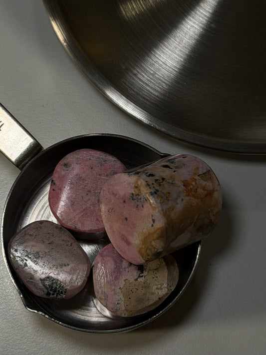 RHODONITE — หินแห่งการเยียวยาหัวใจ