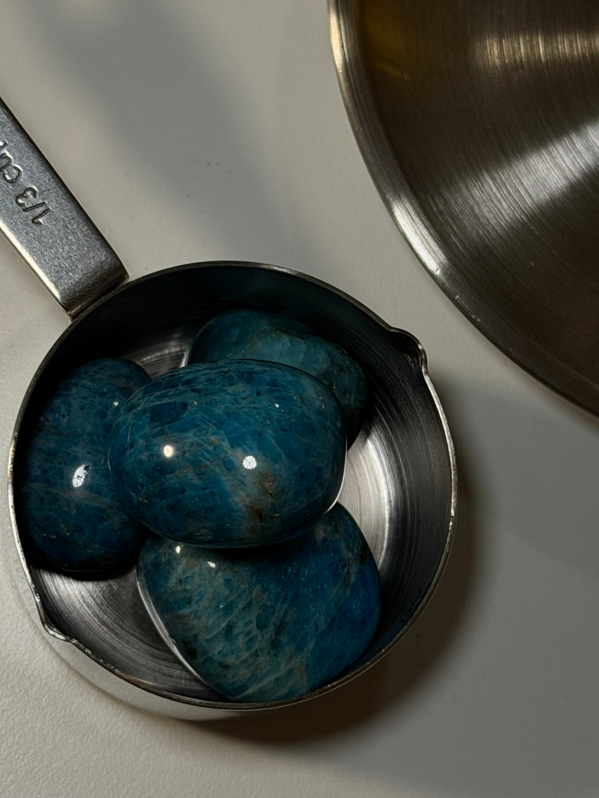 BLUE APATITE — หินแห่งแรงบันดาลใจและการเติบโต