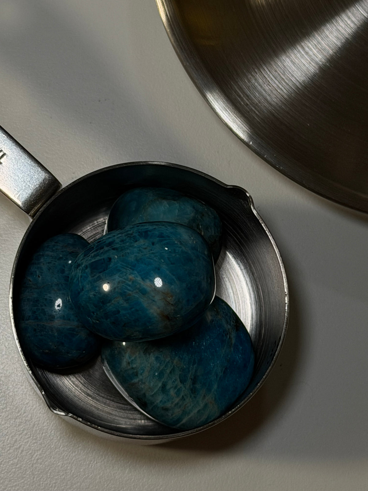 BLUE APATITE — หินแห่งแรงบันดาลใจและการเติบโต